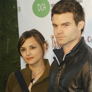 Rachael Leigh Cook, Daniel Gillies in The Opening of The Children's Collection