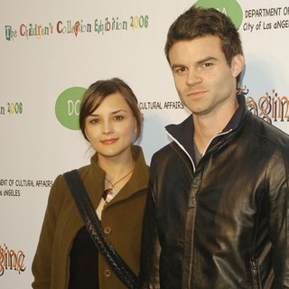 Rachael Leigh Cook, Daniel Gillies in The Opening of The Children's Collection