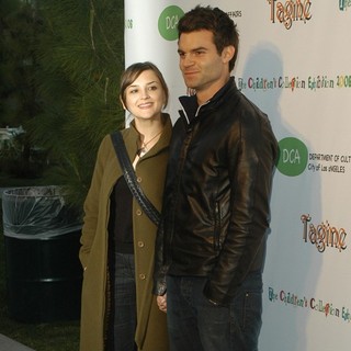 Rachael Leigh Cook, Daniel Gillies in The Opening of The Children's Collection