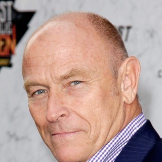 Corbin Bernsen in Comedy Central Roast of Charlie Sheen - Arrivals