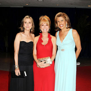 Meredith Viera, Kathie Lee Gifford, Hoda Kotb in 2010 White House Correspondents Association Dinner - Arrivals