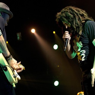 Counting Crows in Counting Crowes Perform Live - counting-crows-perform-live-15