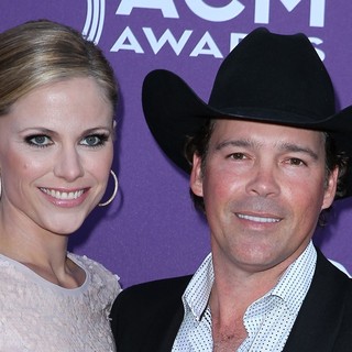 Clay Walker in 2012 ACM Awards - Arrivals - craig-walker-2012-acm-awards-01