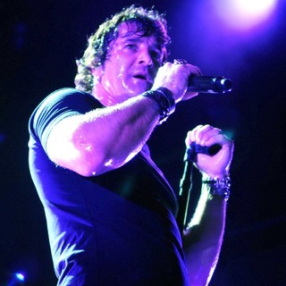 Creed Perform on Stage During The Full Circle Tour - creed-full-circle-tour-02
