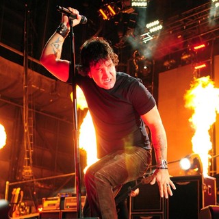 Creed Perform on Stage During The Full Circle Tour - creed-full-circle-tour-04