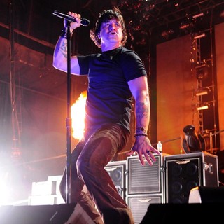 Creed Perform on Stage During The Full Circle Tour - creed-full-circle-tour-05