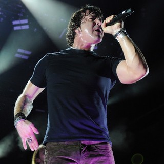 Creed Perform on Stage During The Full Circle Tour - creed-full-circle-tour-09