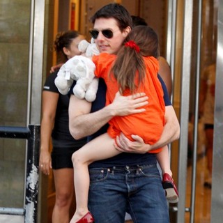 Tom Cruise, Suri Cruise in Tom Cruise and Suri Cruise Leaving The Greenwich Hotel