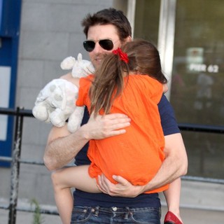 Tom Cruise, Suri Cruise in Tom Cruise and Suri Cruise Leaving The Greenwich Hotel