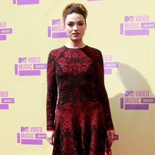 Crystal Reed in 2012 MTV Video Music Awards - Arrivals