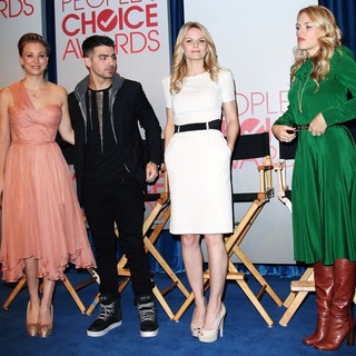 Kaley Cuoco, Joe Jonas, Jennifer Morrison, Busy Philipps in People's Choice Awards 2012 Nominations Press Conference