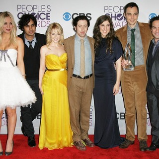 Kaley Cuoco, Kunal Nayyar, Melissa Rauch, Simon Helberg, Mayim Bialik, Jim Parsons, Johnny Galecki in People's Choice Awards 2013 - Press Room