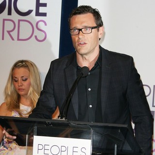 Jason O'Mara in The 2013 People's Choice Awards Nominee Announcements - cuoco-o-mara-2013-people-s-choice-awards-nominee-01