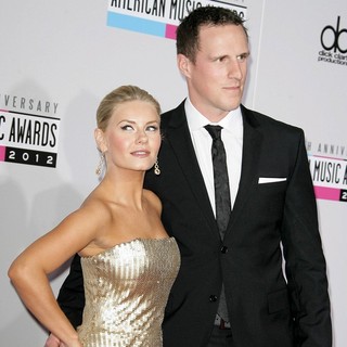 Elisha Cuthbert, Dion Phaneuf in The 40th Anniversary American Music Awards - Arrivals