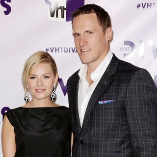 Elisha Cuthbert, Dion Phaneuf in VH1 Divas 2012