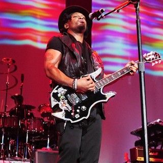 D'Angelo in D'Angelo Performs Live as Part of The Liberation Tour