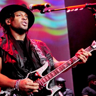 D'Angelo in D'Angelo Performs Live as Part of The Liberation Tour