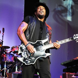 D'Angelo in D'Angelo Performs Live as Part of The Liberation Tour