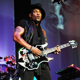 D'Angelo in D'Angelo Performs Live as Part of The Liberation Tour