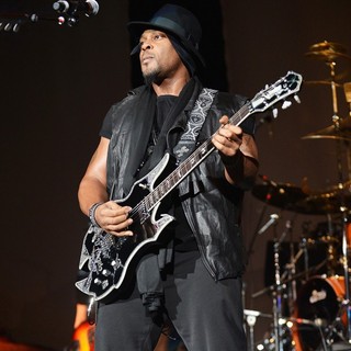 D'Angelo in D'Angelo Performs Live as Part of The Liberation Tour