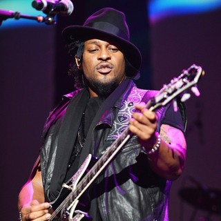 D'Angelo in D'Angelo Performs Live as Part of The Liberation Tour