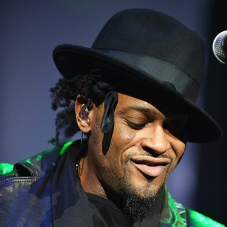 D'Angelo in D'Angelo Performs Live as Part of The Liberation Tour