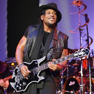 D'Angelo in D'Angelo Performs Live as Part of The Liberation Tour