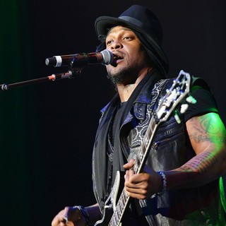 D'Angelo in D'Angelo Performs Live as Part of The Liberation Tour