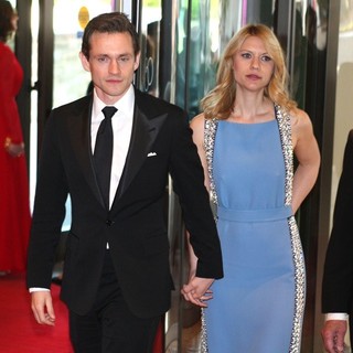 Hugh Dancy in 2013 White House Correspondents' Association Dinner - Arrivals - dancy-danes-2013-white-house-correspondents-association-dinner-02