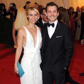 Hugh Dancy in Schiaparelli and Prada Impossible Conversations Costume Institute Gala - danes-dancy-costume-institute-gala-2012-01