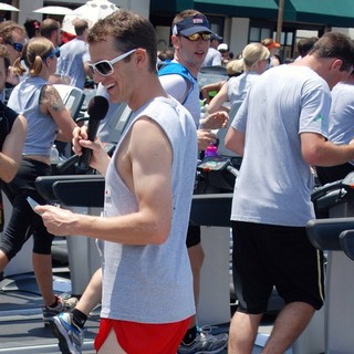 Daniel Tosh in Daniel Tosh Hosts A Treadmill Marathon