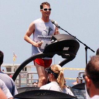 Daniel Tosh in Daniel Tosh Hosts A Treadmill Marathon