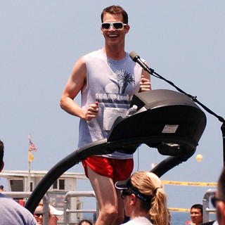 Daniel Tosh in Daniel Tosh Hosts A Treadmill Marathon