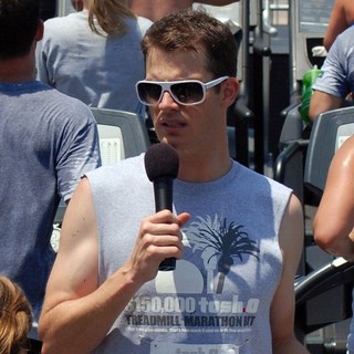 Daniel Tosh in Daniel Tosh Hosts A Treadmill Marathon