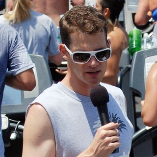 Daniel Tosh in Daniel Tosh Hosts A Treadmill Marathon