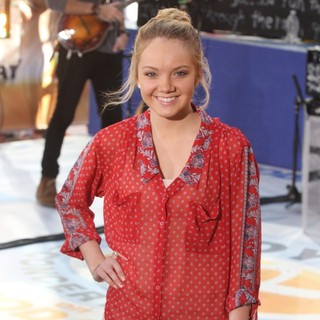 danielle bradbery dating Danielle bradbery made a spectacular return to the voice stage last night (december 5) — performing one of her brand new songs, “worth it” the country starlet, who won the show in season 4, opened up about what the song’s inspiration ahead of the show. danielle bradbery dating Danielle bradbery made a spectacular return to the voice stage last night (december 5) — performing one of her brand new songs, “worth it” the country starlet, who won the show in season 4, opened up about what the song’s inspiration ahead of the show.