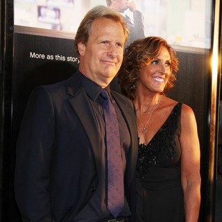 Jeff Daniels in HBO's The Newsroom Los Angeles Premiere - daniels-treado-premiere-the-newsroom-01