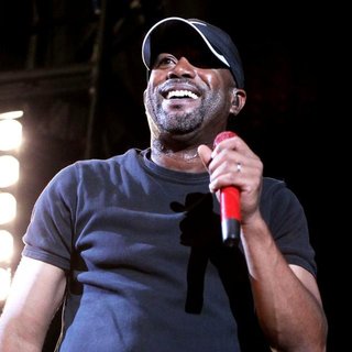 Darius Rucker in The Final Night of The 2011 CMA Music Festival Nightly Concerts - darius-rucker-final-night-2011-cma-music-festival-04