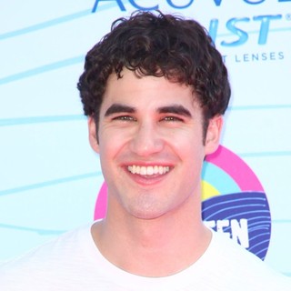 Darren Criss in The 2012 Teen Choice Awards - Arrivals - darren-criss-2012-teen-choice-awards-02