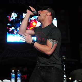 DAUGHTRY Perform Live at Citi Field