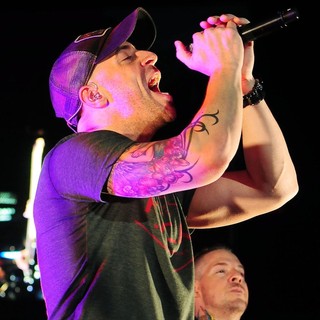 Chris Daughtry, Josh Paul, DAUGHTRY in DAUGHTRY Perform Live at Citi Field