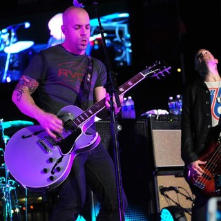 Chris Daughtry, Josh Paul, DAUGHTRY in DAUGHTRY Perform Live at Citi Field