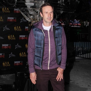 David Arquette Lights The 800lb Menorah at L.A. LIVE Chanukah Event