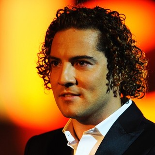 David Bisbal in David Bisbal Performs