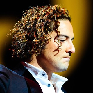 David Bisbal Performs