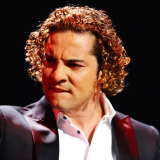 David Bisbal Performs
