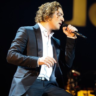 David Bisbal Performs