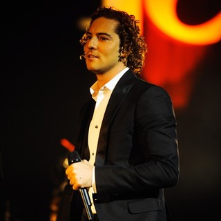 David Bisbal Performs - david-bisbal-performs-11