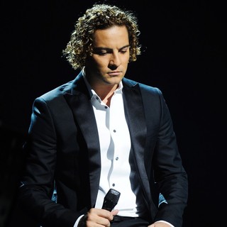 David Bisbal Performs