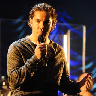 David Bisbal Performs